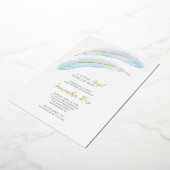 Jongen Baby shower Waterverf Blue Feather Folie Uitnodiging (Gedraaid)