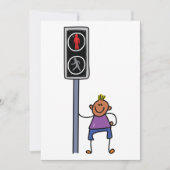 Jongen bij voetgangersoversteekplaats met rood sto kaart (Voorkant)