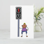 Jongen bij voetgangersoversteekplaats met rood sto kaart (Staand voorkant)