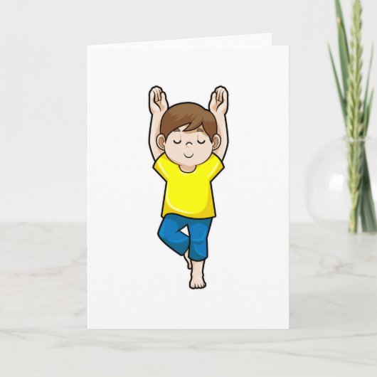 Jongen bij yogastretching oefeningen kaart (Voorkant)
