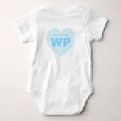 Jongen Blauwe Hart Monogram Pasgeboren Outfit Op M Romper (Achterkant)
