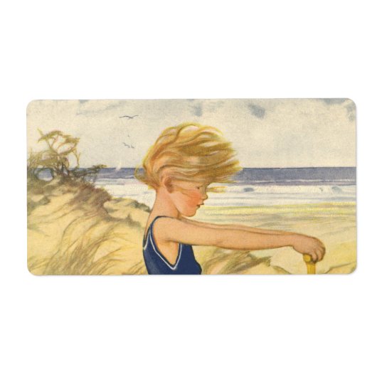  jongen die aan de strand met zandspeelgoed speelt etiket (Voorkant)