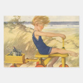  jongen die aan de strand met zandspeelgoed speelt inpakpapier vel (Voorkant 2)