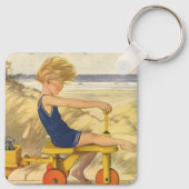  jongen die aan de strand met zandspeelgoed speelt sleutelhanger (Achterkant)