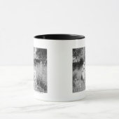 Jongen die antilope voeren mok (Midden)