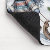 Jongen die een ouderwetse slee met boom trekt muismat (Hoek)