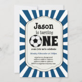 jongen die ÉÉN Voetbal Uitnodiging draaien (Voorkant)