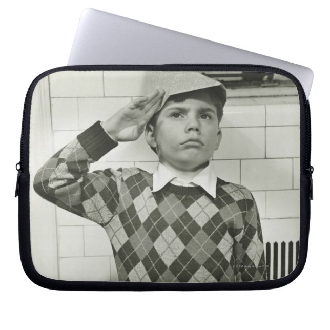 Jongen die een Wooden Sword vasthouden Laptop Sleeve (Voorkant)