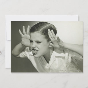 Jongen die gezicht maken