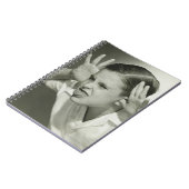 Jongen die gezicht maken notitieboek (Linkerzijde)
