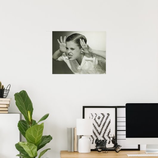 Jongen die gezicht maken poster (Thuiskantoor)