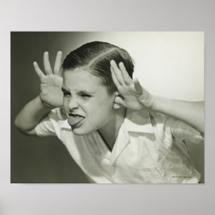 Jongen die gezicht maken poster