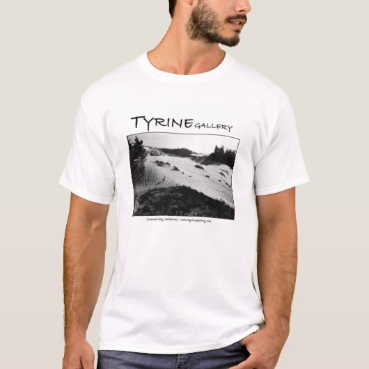 Jongen die in de Dunes T-Shirt lopen (Voorkant)