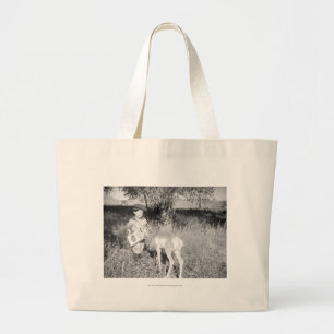 Jongen die met de hand antilopen grote tote bag
