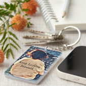 Jongen die naar de oceaan kijken sleutelhanger (Voorkant Rechts)