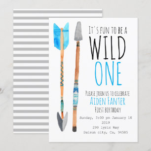 Jongen die op de eerste verjaardag een stampijl wi kaart