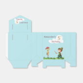 Jongen die piraten spelen met de carecrow Pirate B Bedankdoosjes (Uitgevouwen)