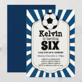 jongen die SIX Voetbal Uitnodiging draaien (Voorkant / Achterkant)