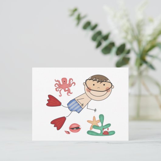 Jongen die T-shirts en cadeautjes zwemmen Briefkaart (Staand voorkant)