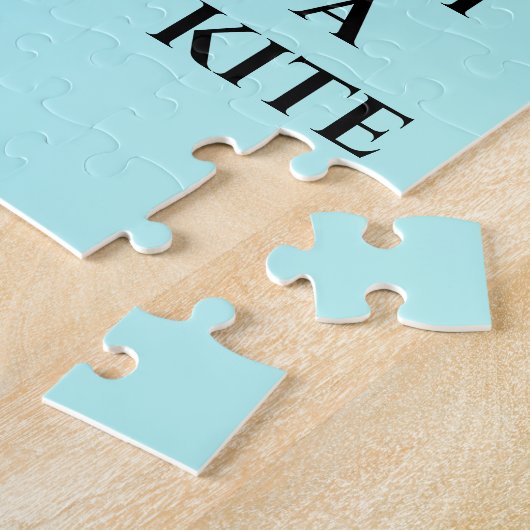 Jongen die vliegende vliegende kietenpuzzel. legpuzzel (Zijkant)