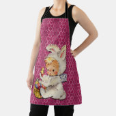 Jongen die werd geperst als paasbundel metallisch  schort (Insitu)