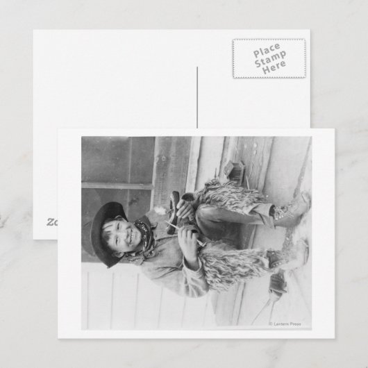 Jongen die zich verkleed als Cowboy met speelgoed Briefkaart (Voorkant / Achterkant)