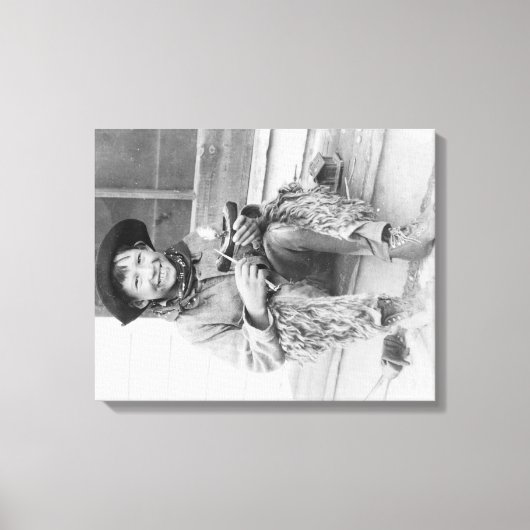 Jongen die zich verkleed als Cowboy met speelgoed Canvas Afdruk (Voorkant)