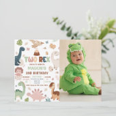 Jongen Dinosaurus Twee Rex 2e Verjaardagsfeestfoto Kaart (Staand voorkant)