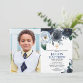 Jongen Eerste Heilige Communie blauwe bloemenfoto Kaart (Staand voorkant)