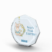 Jongen eerste paasbundel op het gebied van de bloe fotoblokken (Rechts)