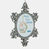 Jongen eerste paasbundel op het gebied van de bloe tin sneeuwvlok ornament (Links)