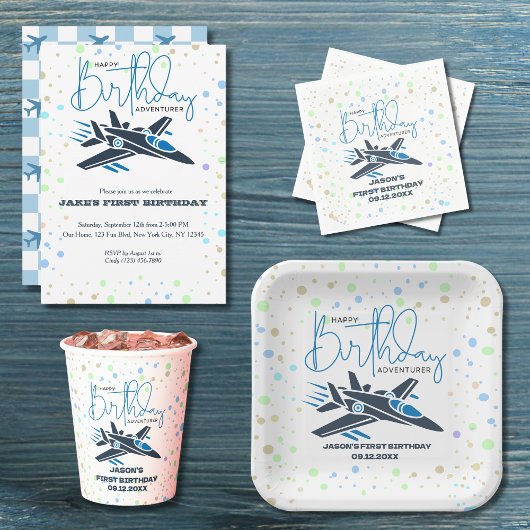 Jongen eerste verjaardag straaljager vliegtuig bla kaart