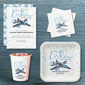 Jongen eerste verjaardag straaljager vliegtuig bla servet