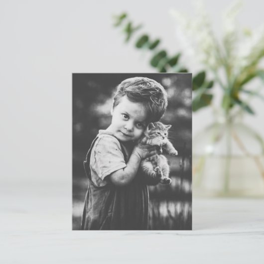 Jongen en kittens briefkaart (Staand voorkant)