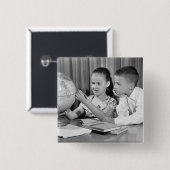 Jongen en meisjes Wereldbol bekijken Vierkante Button 5,1 Cm (Voorkant /achterkant)