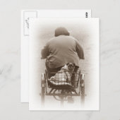 Jongen en pug gaan naar een Briefkaart (Voorkant / Achterkant)