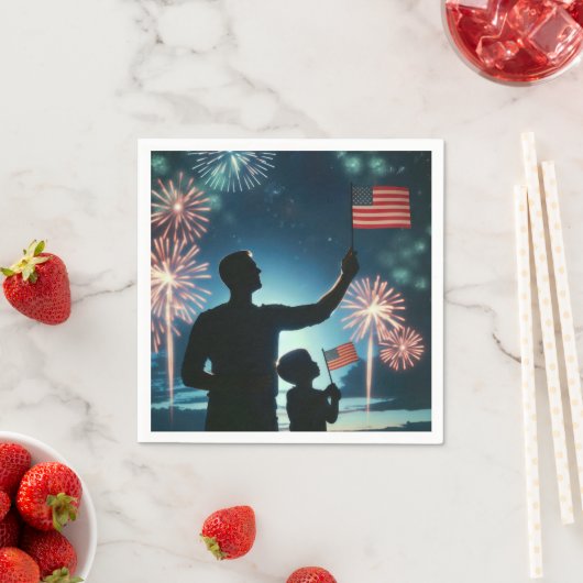 Jongen en vader met Amerikaanse vlaggen en vuurwer Servet (Insitu)