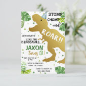 Jongen feest als een dinosaurus-verjaardagsuitnodi kaart (Staand voorkant)