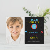 Jongen Foto Arcade-niveau op video games-verjaarda Kaart (Staand voorkant)