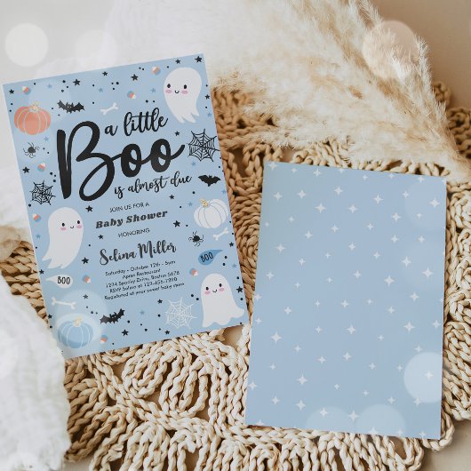 Jongen Ghost Little Boo is een Halloween Baby show Kaart
