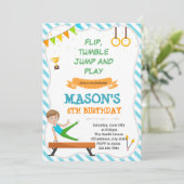 Jongen gymnastische feestuitnodiging kaart (Staand voorkant)