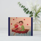Jongen Holding Heart in Boat Briefkaart (Staand voorkant)