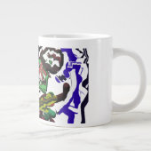 Jongen in de winter plezier grote koffiekop (Rechts)