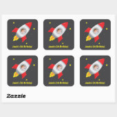 Jongen in Rocket Ship Space Verjaardagsfeestje Sti Vierkante Sticker (Vel)