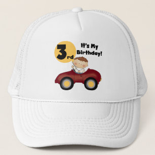 Jongen in Rode Auto 3e Verjaardag T-shirts en gesc Trucker Pet