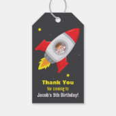 Jongen in ruimteschip ruimte verjaardagsfeest cade cadeaulabel (Voorkant)