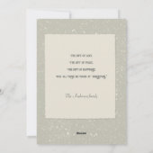 jongen in sneeuw met prettige kerstcadeautjes feestdagenkaart (Achterkant)