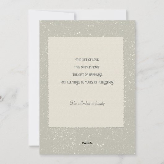 jongen in sneeuw met prettige kerstcadeautjes feestdagenkaart (Achterkant)