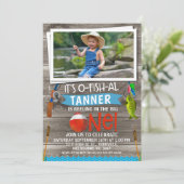 Jongen is zijn eerste uitnodiging van de eerste da (Staand voorkant)