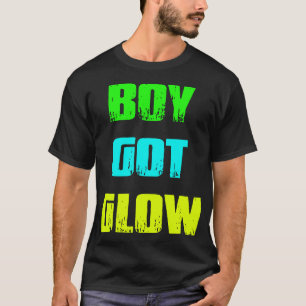 Jongen kreeg een Glow Party Shirt Neon 80's party 